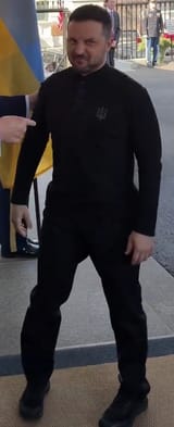 1740978711356671