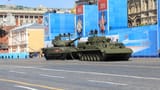 tank-stuck-moscow-parade.si-3829690197