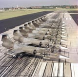 Bundesarchiv_B_145_Bild-F027401-0002,_Flugzeuge_F-104_Starfighter,_JG_74_(cropped)