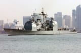 USS_Valley_Forge_%28CG_50%29_passes_by_the_San_Diego_skyline