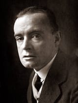 Hector_Hugh_Munro_aka_Saki,_by_E_O_Hoppe,_1913