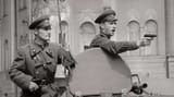 Russian-soldier-with-a-PM-during-Prague-Spring-invasion-1968