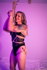 do-strong-girls-still-look-good-in-rope-v0-5jnd8pwm8zbe1
