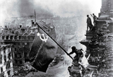 Raising+a+Flag+over+the+Reichstag+Yevgeny+Khaldei+1945
