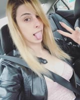 casey-kisses-v0-l5ujdwj23bo81