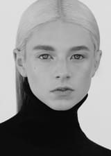 hunter-schafer-close-up-portrait-vfyvdeasihvb3pki