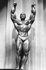 Sergio-Oliva-Victory-Pose-Stage-BW