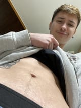when-u-lift-up-the-shirt-and-see-that-happy-trail-euphoria-v0-ljb38twpgyaa1