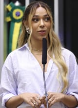1200px-Erika_Hilton_em_sessão_em_abril_de_2024_(cropped)