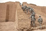 US_Soldiers_climbing_the_Ziggurat_of_Ur(1)