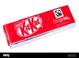 london-uk-january-4th-2017-an-unopened-kit-kat-chocolate-bar-manufactured-HGHCGX