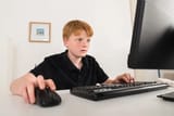 depositphotos_119312386-stock-photo-boy-using-computer_jpg(1)