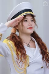 soojin salute