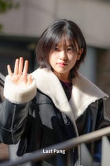 yujin116 - bitten finger salute