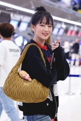 250606-MINNIE-at-Bangkok-Airport-documents-3