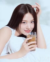 YUJIN-X-Maxim-Coffee-for-ELLE-Korea-July-2025-Issue-documents-5