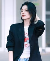 yeji jawline