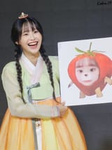 chuu with chuu berry