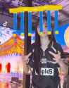 shion - I caught all six off camera [1934576568866914304]_thumb.jpg