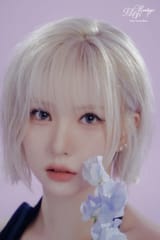 VIVIZ - The 1st Album_ A Montage of ( ) (Concept Photo 1 - VIVID Ver.)_1lhq1vt_4