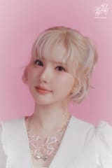 VIVIZ - The 1st Album_ A Montage of ( ) (Concept Photo 3 - LOVE Ver.)_1ll2dzv_3