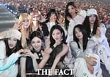 240908-newjeans-with-aespa-the-fact-music-awards-v0-xvgc26c7alnd1