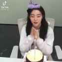 kpop archives from tiktok - RED VELVET Irene getting scared on her birthday party vlive while blowing the candles and little crown falling down [1537572962131484674]-[00.00-00.06]_thumb.jpg