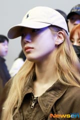 250308-KAZUHA-at-Gimpo-International-Airport-documents-2