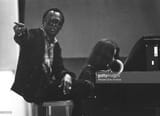 miles-pointing