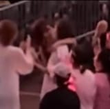 chimpy x zuha kiss at bp concert