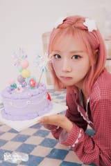PURPLE KISS - 2025 Season&#039;s Greetings_ Purplicious Party (Concept Photo 2 - Solo)_1gr1l7h_2