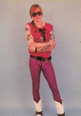 axl-with-pink-on-his-outfit-v0-h6rdnf1fgh4a1[1]