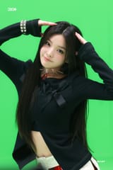 Behind-Cut-ILLIT-jellyous-MV-Sho-documents-26