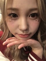 jihan cutely stare