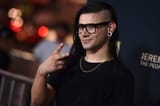 skrillex-jeremy-scott-premiere-2015-ap-billboard-1548-1500x992[1]