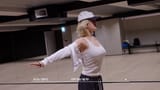 SOM-THING ｜ &#039;EXTRA&#039; DANCE PRACTICE BEHIND 00.05 screenshot