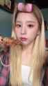 니진 likes to eat_thumb.jpg