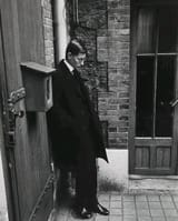 yves-saint-laurent-attending-the-funeral-of-his-mentor-v0-rw0pckhi4zxc1-1046890694
