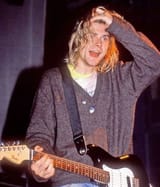 KurtCobain_playguitar
