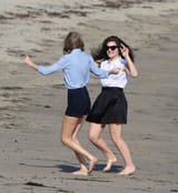 taylor-swift-and-lorde-at-a-beach-in-malibu_3