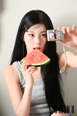 250722-KYUJIN-BEIDELLI-Advertisement-Shoot-Behind-documents-1-min