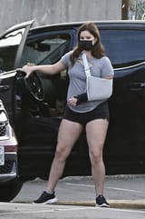 Lana-Del-Rey---Spotted-outside-Hugos-Tacos-in-Los-Angeles-09