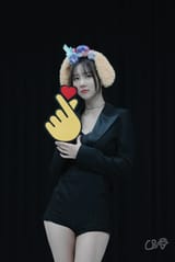 finger-hearts-from-yoo-to-you-v0-wutn9l6oyfef1