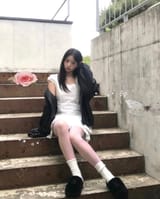 rei on stairs with roses