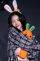 GyJrm35aEAEb-wq