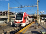 Caltrain_KISS_leaving_Millbrae_station,_August_2024