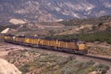 UP_6925_East_DDA40X_in_Cajon_Pass_at_MP_57_on_the_South_track_5_78_DonDeLay