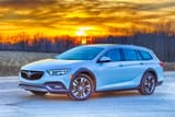 2018-Buick-Regal-TourX-Essence-AWD-17-1200x799