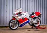 Yamaha-FZR750R-2