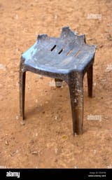broken-chair-D5497M